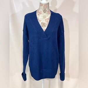 WONDERLY Navy blue oversized‎ V neck sweater size L.